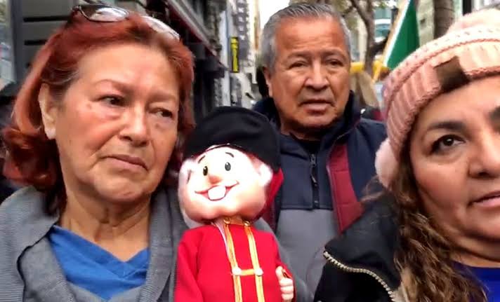 Llegan AMLITOS a EU y se venden en 70 dólares; “¡queremos tener todo lo que sea referente al Presidente!”, dicen simpatizantes