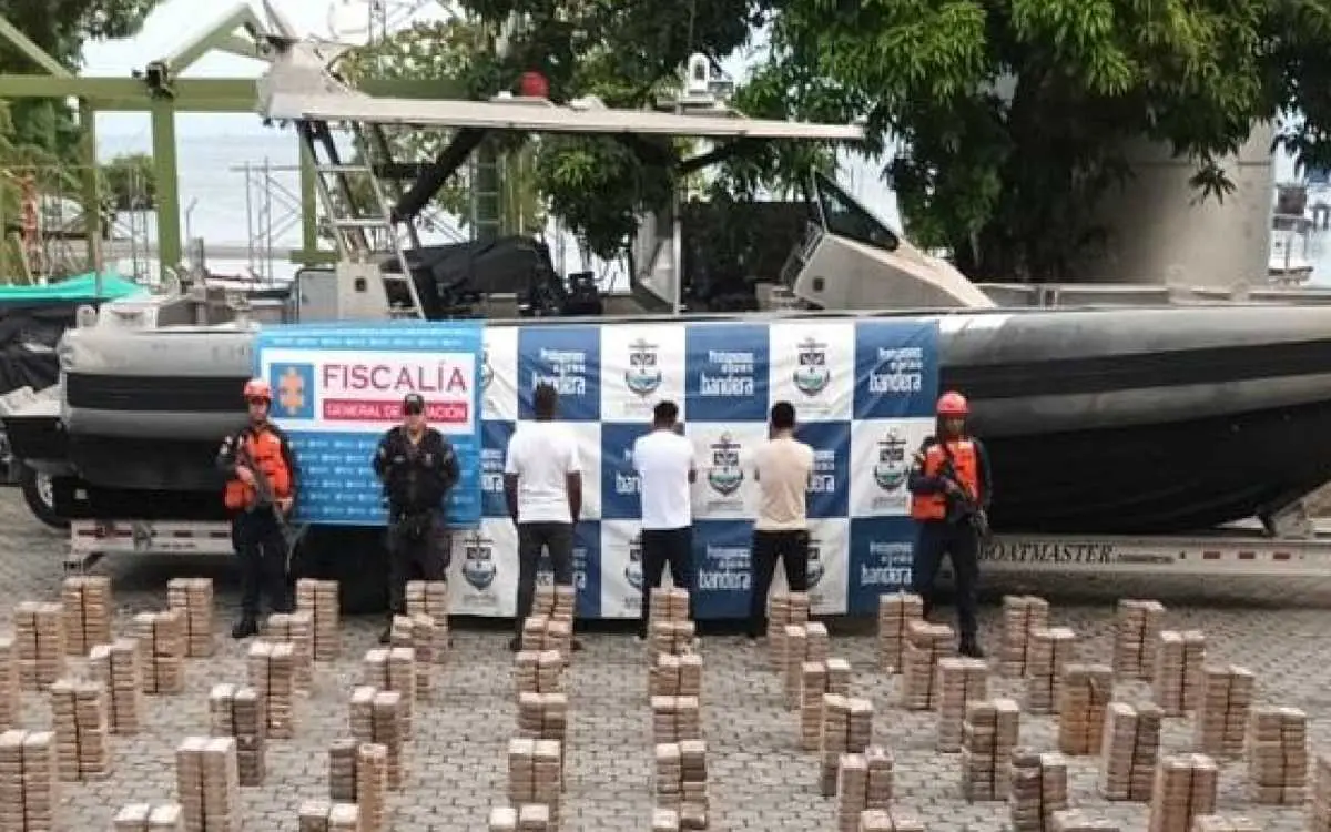 Colombia intercepta sumergible con casi dos toneladas de cocaína