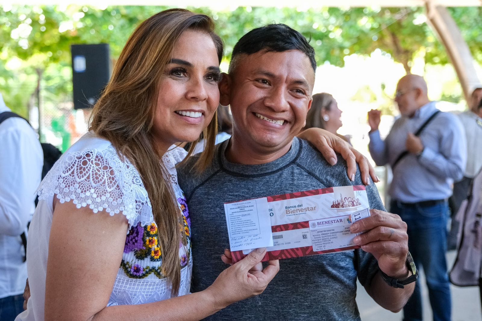Entrega Mara Lezama tarjetas de Pensión para el Bienestar de Personas con Discapacidad