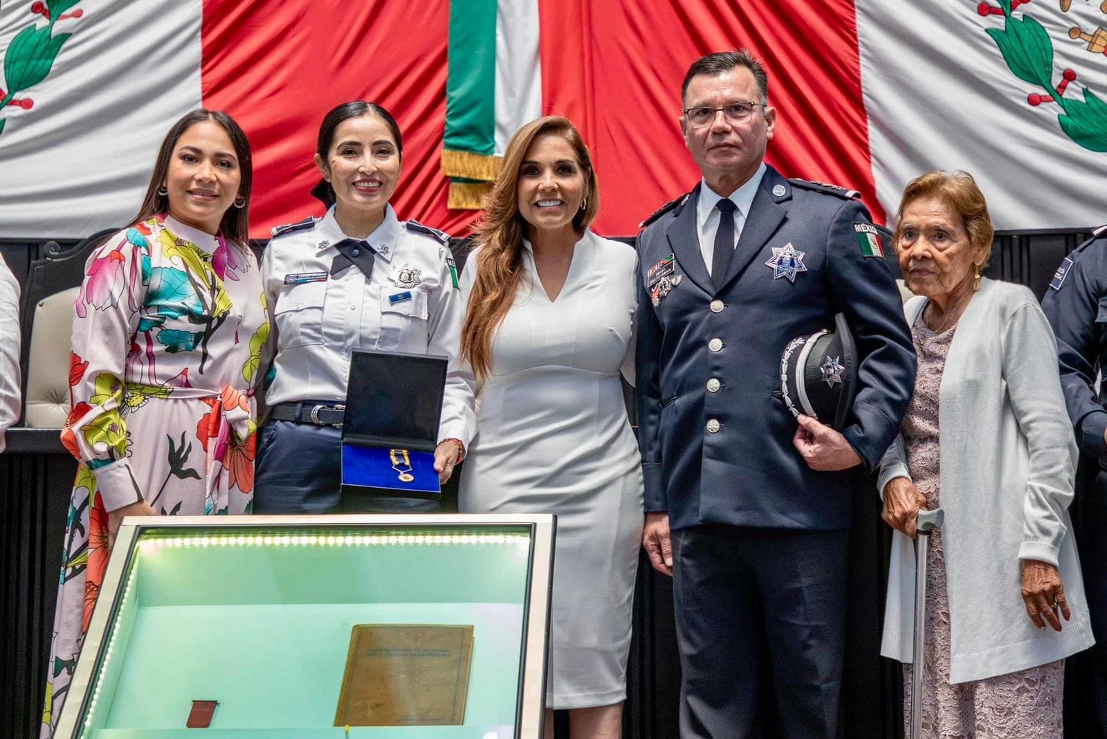 Congreso de Quintana Roo entrega medalla al mérito policial a directora de Felipe Carrillo Puerto