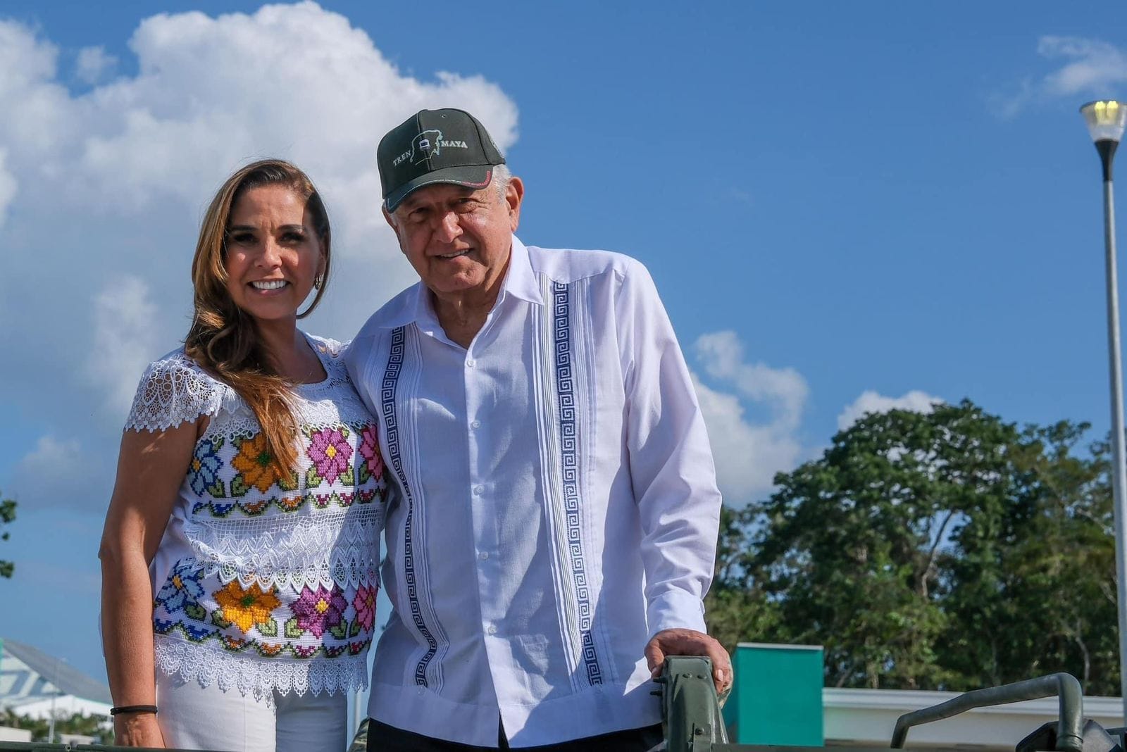 Acompaña Mara Lezama al presidente López Obrador en supervisión de avances del Tren Maya