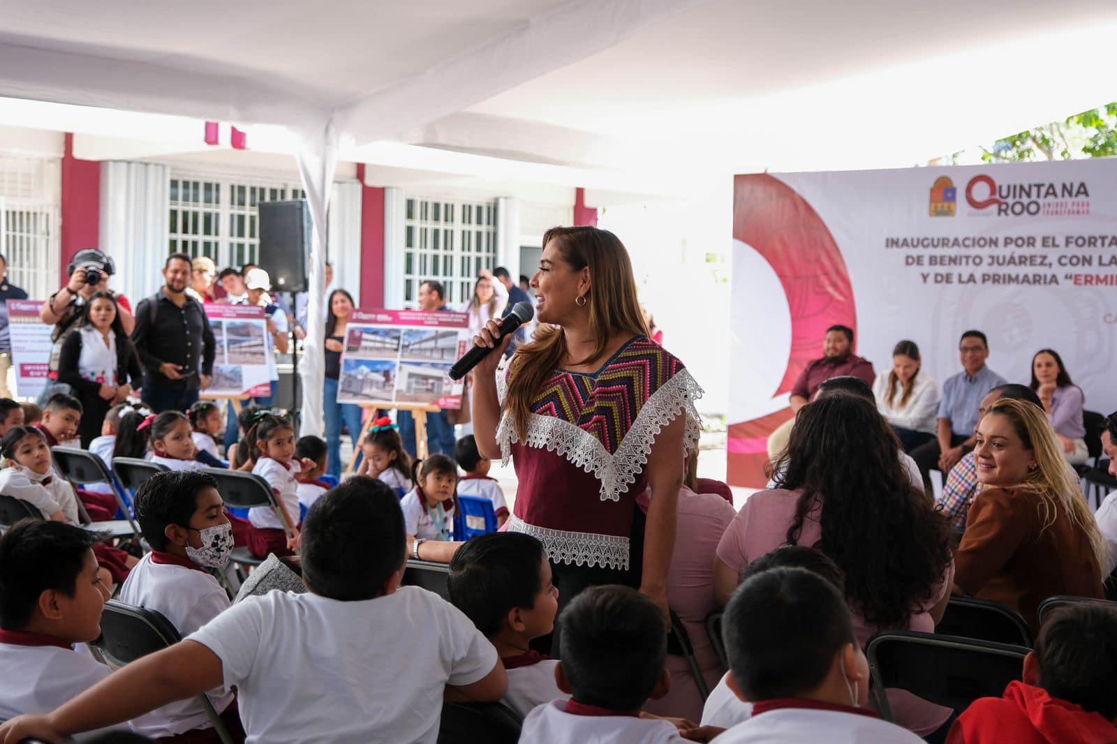 En Cancún Inaugura Mara Lezama escuelas con distintivo “Escuelas Transparentes”