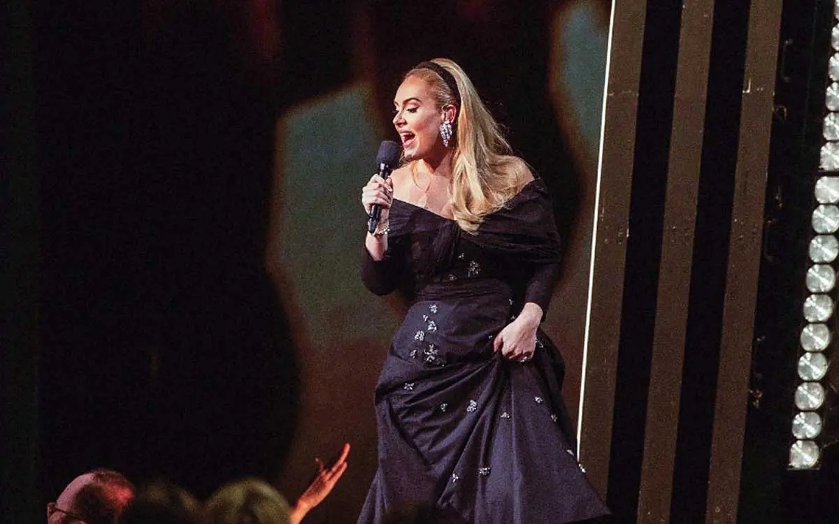 ‘Lamentablemente, tengo que tomar un descanso’: Adele cancela conciertos por enfermedad