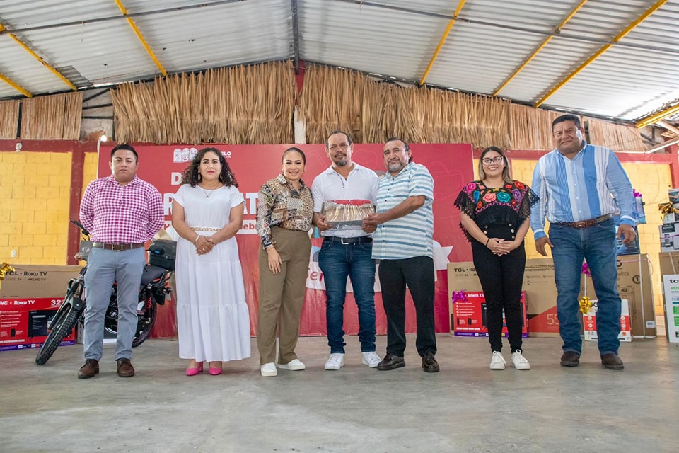 Mary Hernández reconoce a colaboradores municipales por su compromiso