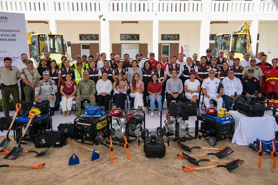 Entrega Mara Lezama vehículos especializados y equipamiento para fortalecer Protección Civil en Quintana Roo