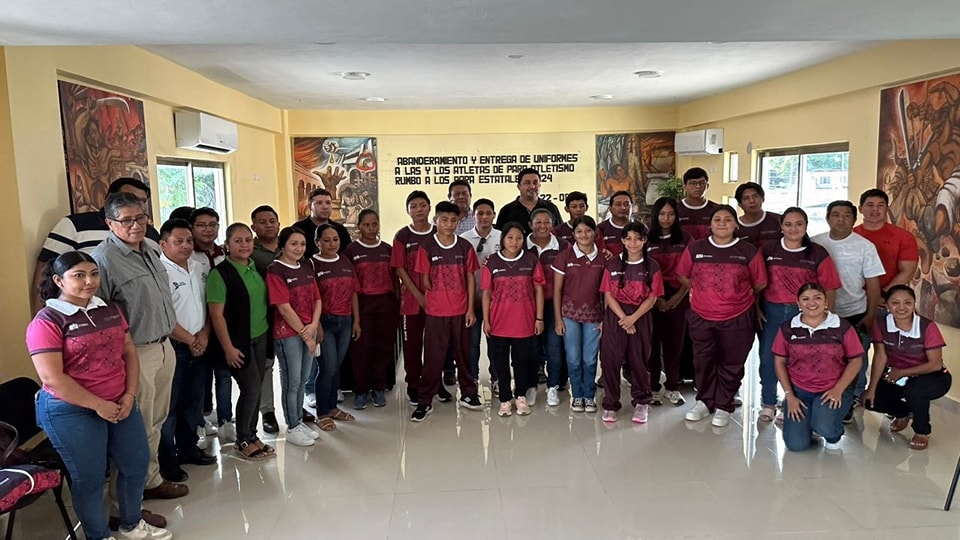 Abanderan a paratletas de Felipe Carrillo Puerto