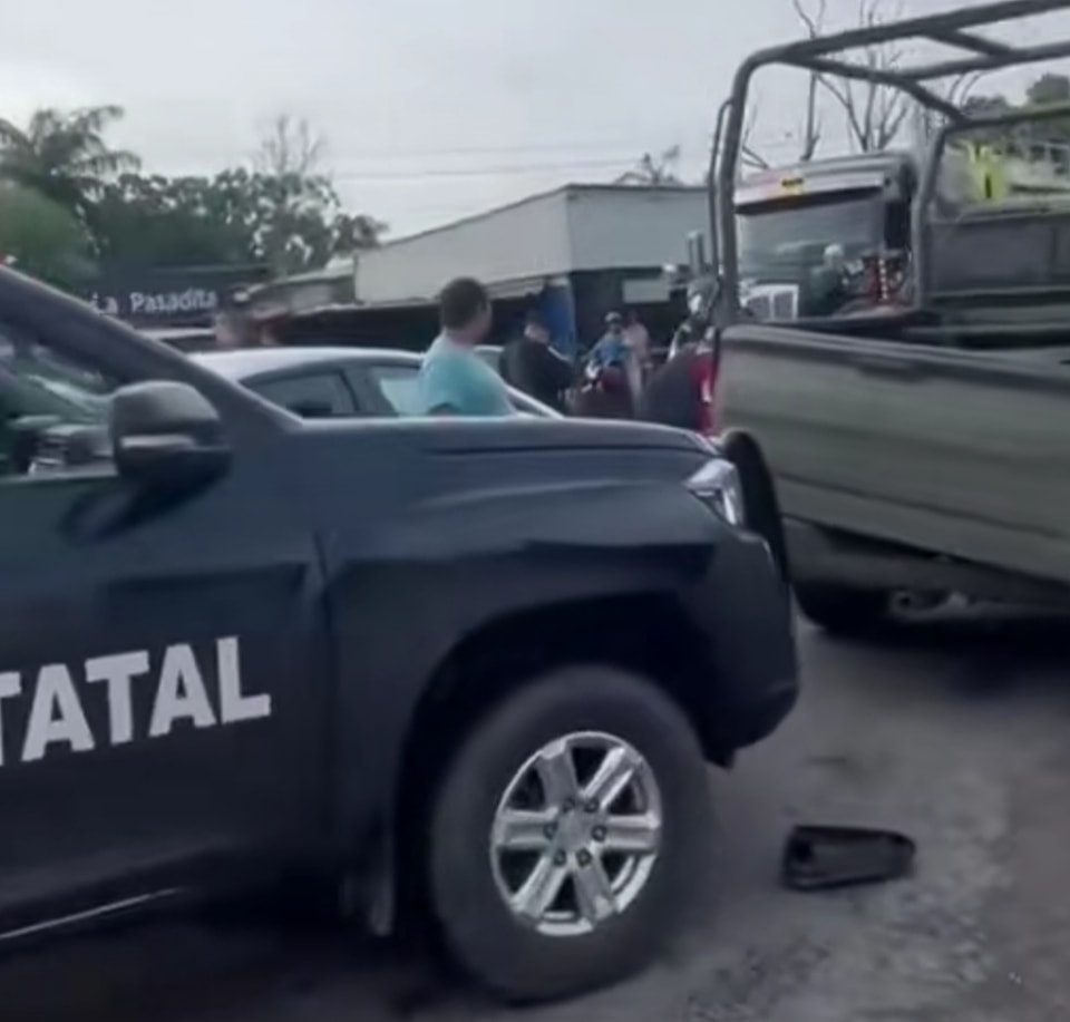 Interceptán Patrulla de la SEDENA Clonada en Tabasco con hombres que portaban uniforme y tenis deportivos