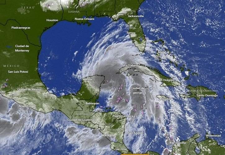 Alerta máxima en el Caribe mexicano