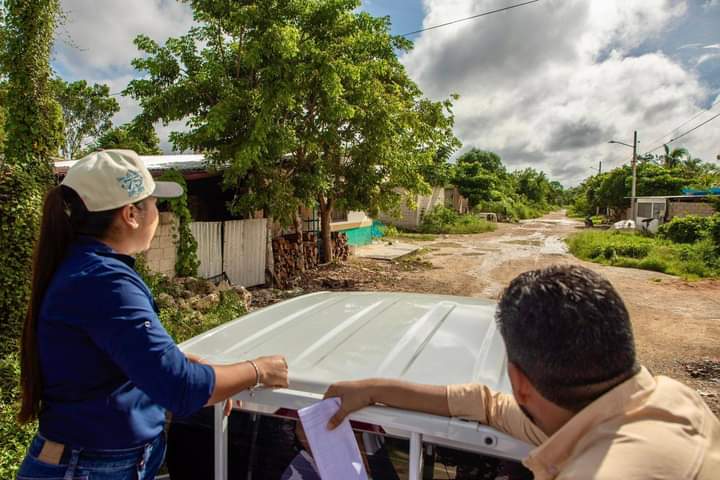 Mary Hernández inspecciona calles de Felipe Carrillo Puerto para modernizarlas