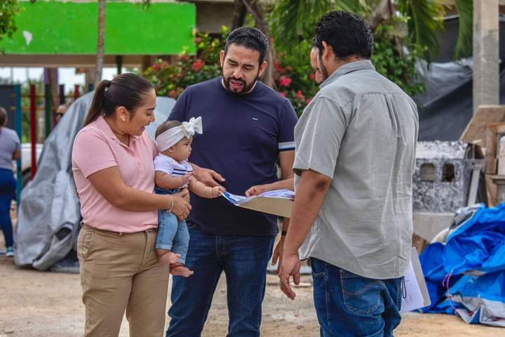 Mary Hernández supervisa transformación del parque infantil La Colmena