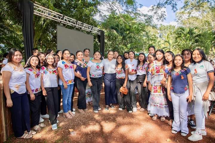 Mary Hernández participa como panelista en el conversatorio “La Resistencia de la Mujer y su Papel en la Transformación de la Zona Maya”