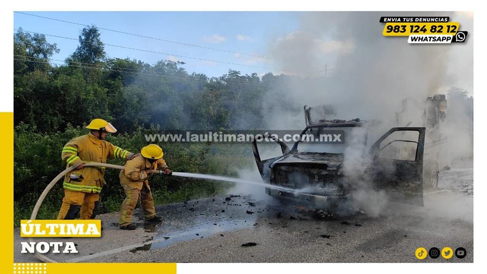 Bomberos sofocan incendio de ambulancia en la carretera federal 307
