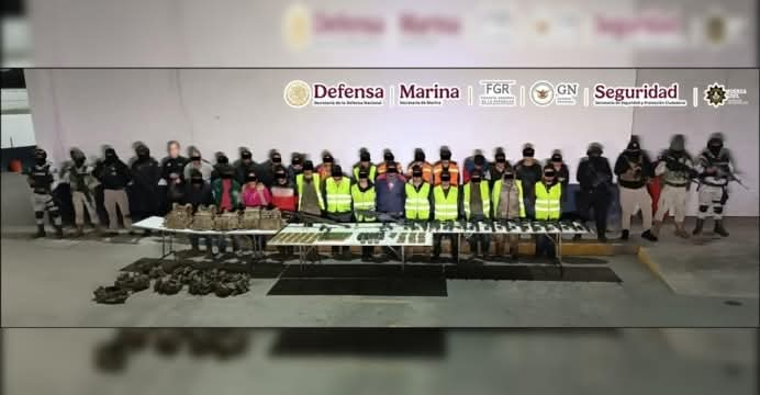 Detienen en Nuevo León a 27 personas con arsenal y equipo táctico, entre ellas menores de edad