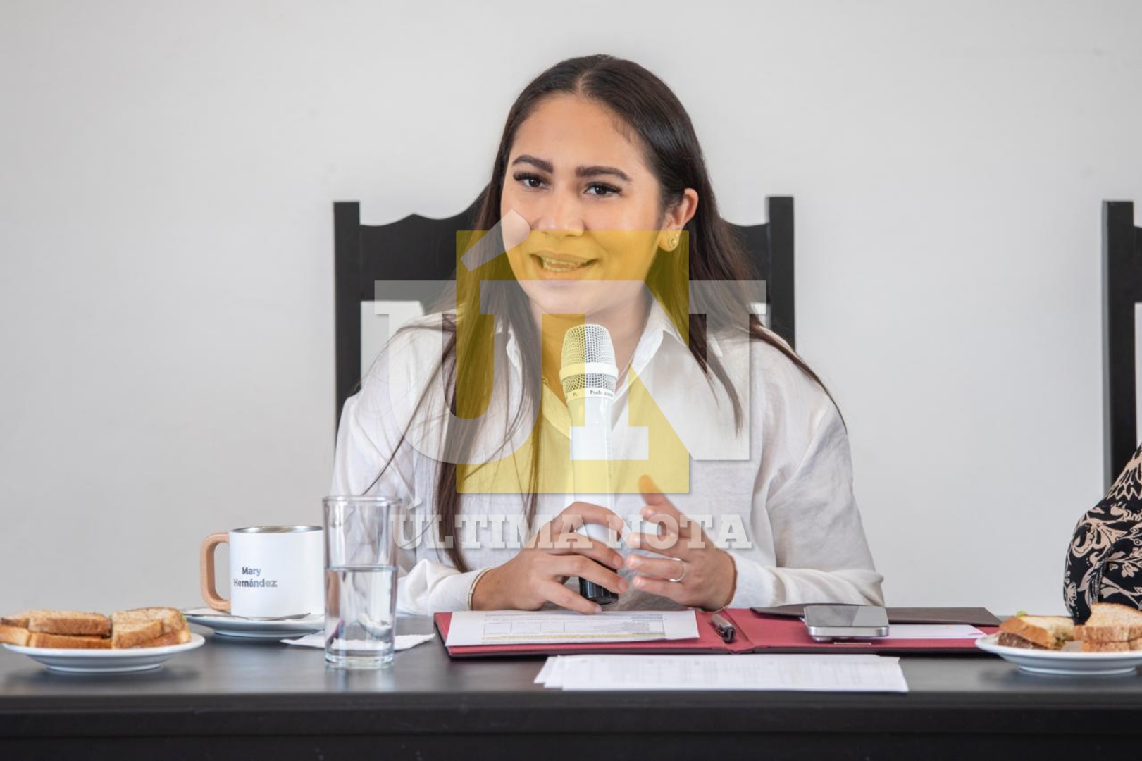 Mary Hernández se prepara para rendir su informe de cien días de gobierno