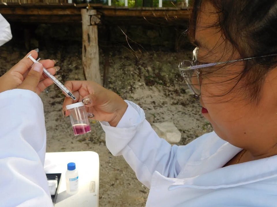 Estudiantes del TecNM analizan calidad del agua en lagunas cercanas a Vigía Chico