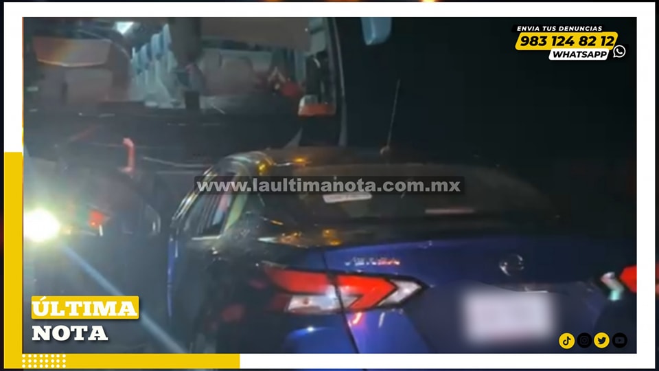 Conductor en estado de 3bri3dad se impacta contra autobús en la entrada de Tulum