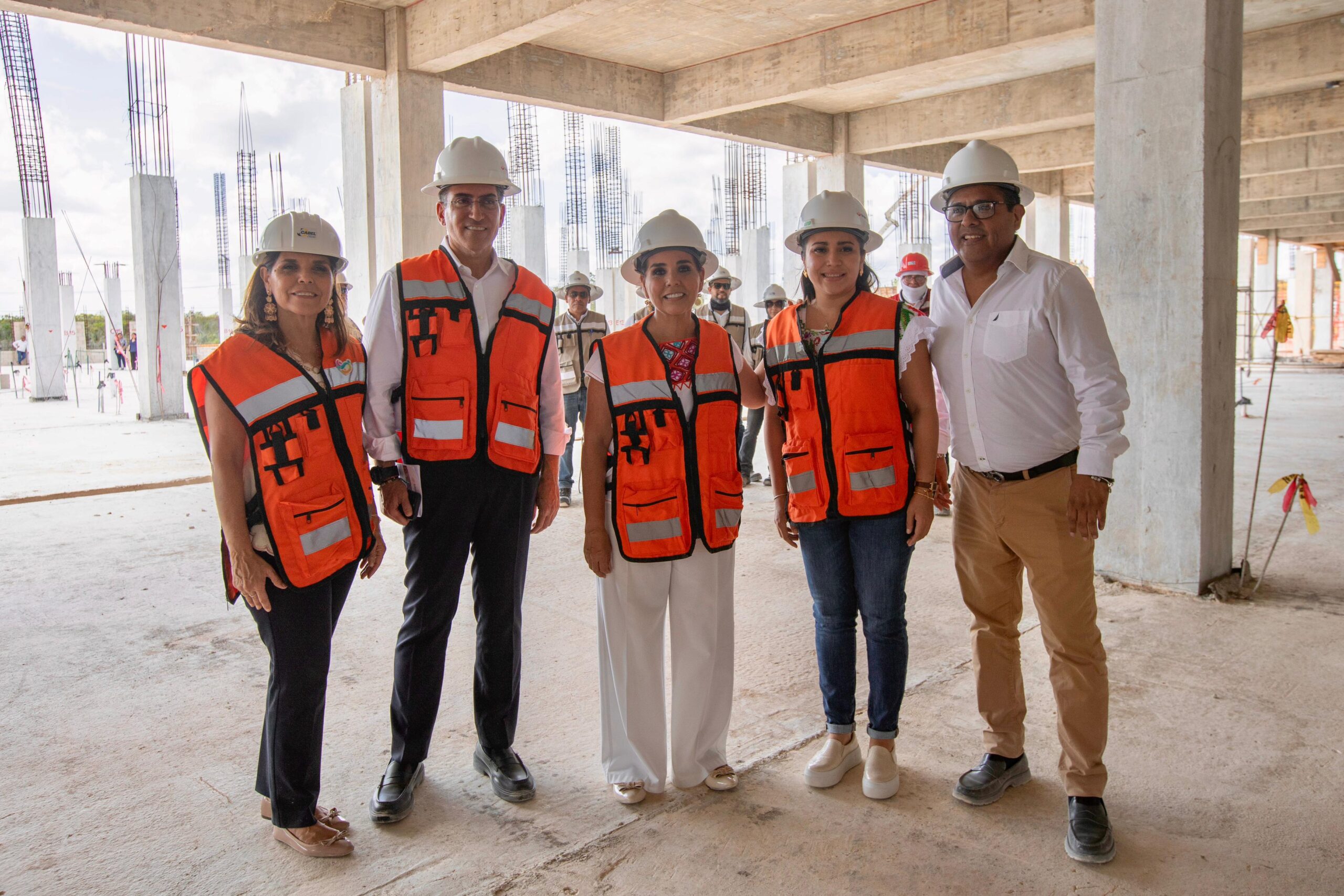 Mary Hernández acompaña a Mara Lezama en la supervisión de Nuevo Hospital General de Felipe Carrillo Puerto