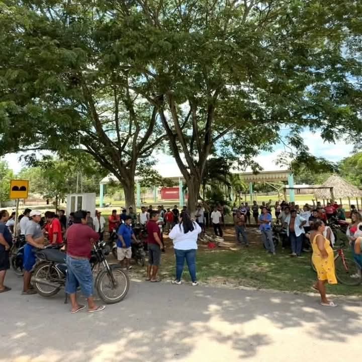 Tras perderlo todo en un incendio, familia maya de Trapich reconstruye otra casa gracias a la unión del pueblo.
