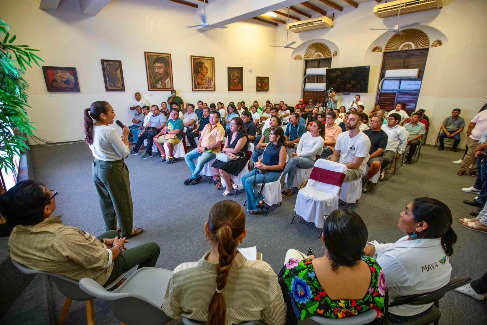 Autoridades municipales y sectores sociales dialogan por un proyecto integral urbanístico.