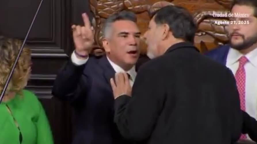 Tensión en el Senado: Noroña y Alejandro Moreno se enfrentan a golpes.