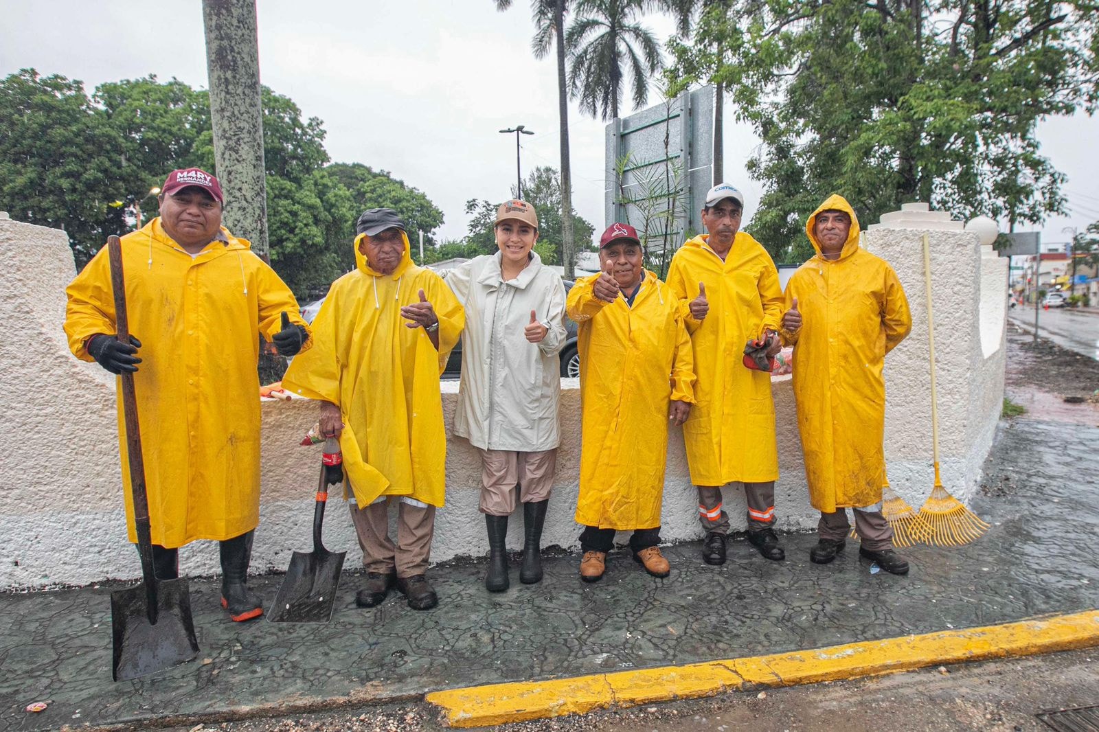 Mary Hernández encabeza acciones preventivas ante el paso de la onda tropical en la Península.