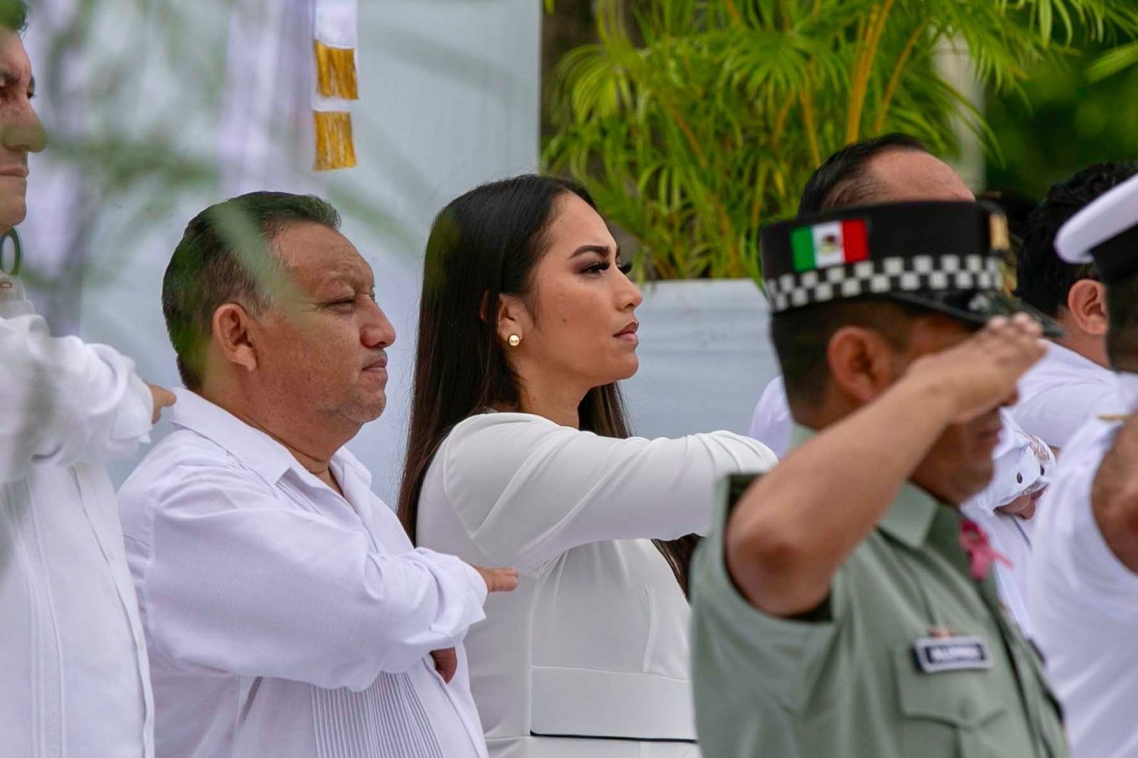 Mary Hernández asiste a ceremonia por 51 aniversario de Quintana Roo.