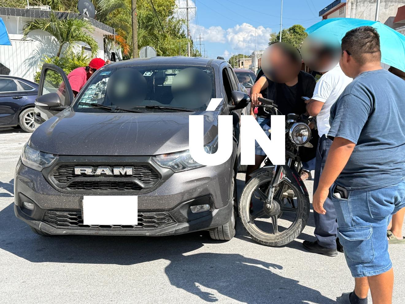 Motociclista resulta policontundido y con posible fractura tras choque con una RAM 500 en la calle 60