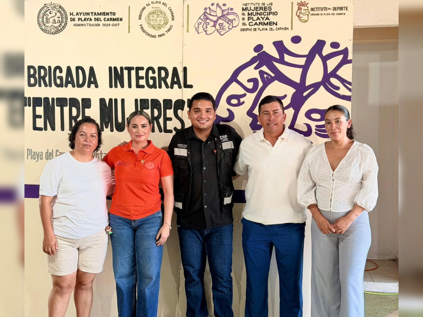 el Instituto de las Mujeres de Playa del Carmen llevó a territorio la Brigada de Servicios “Entre Mujeres”, en el marco del Día Naranja.